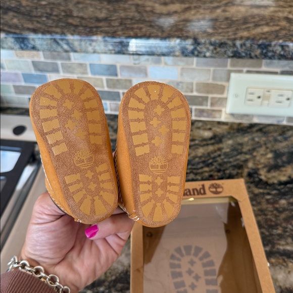 Timberland Infant Boots with Multicolor Laces - Picture 4 of 5